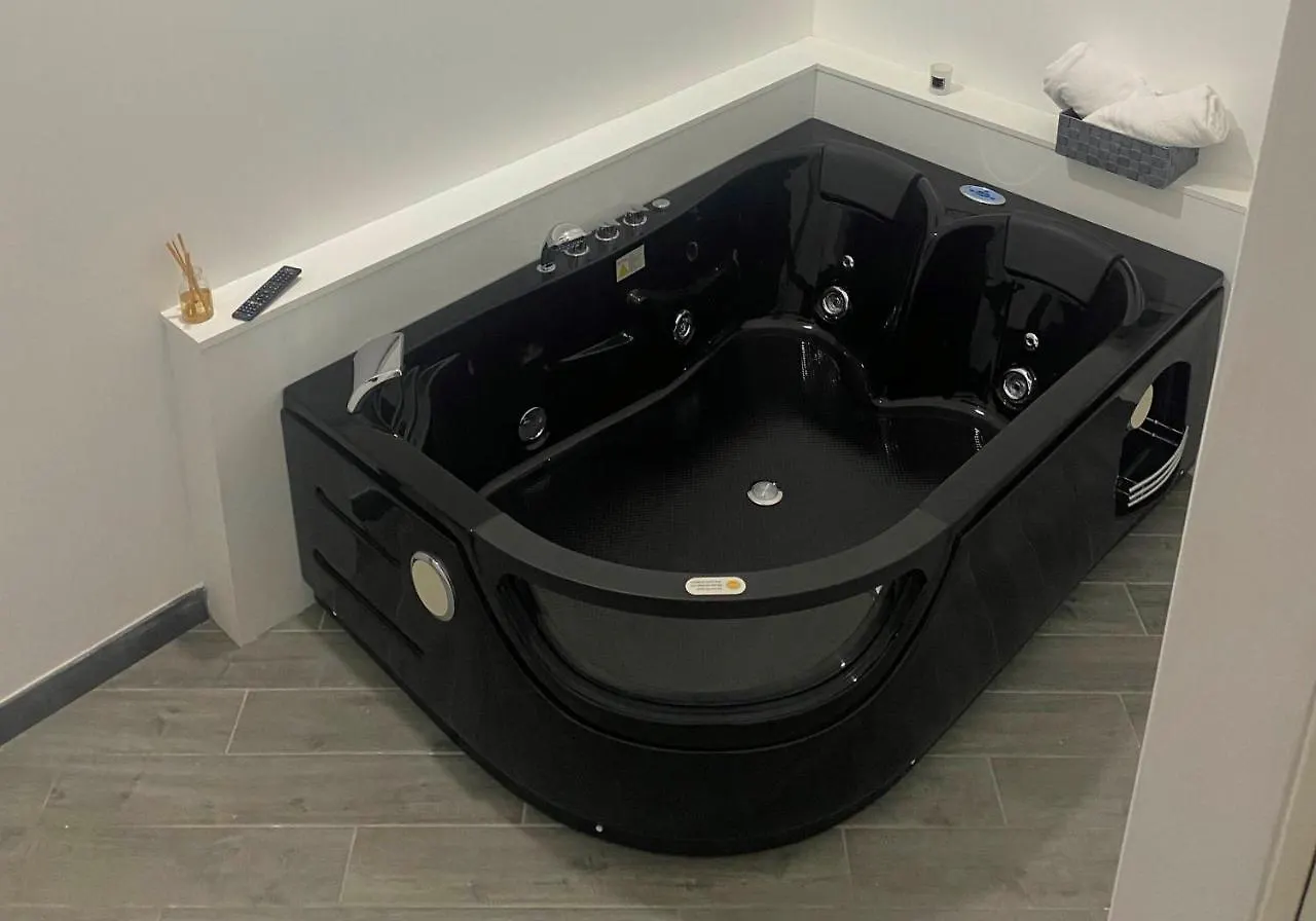 بيت ضيافة Suites Caracciolo نابولي إيطاليا