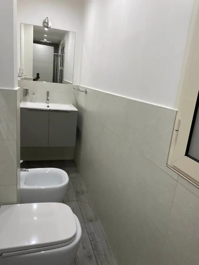بيت ضيافة Suites Caracciolo نابولي