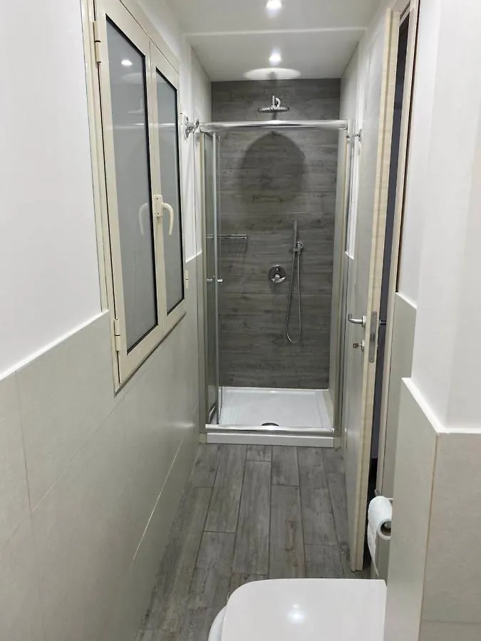 Suites Caracciolo نابولي بيت ضيافة