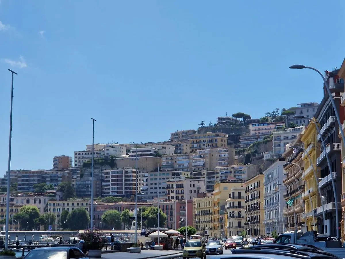 بيت ضيافة Suites Caracciolo نابولي إيطاليا