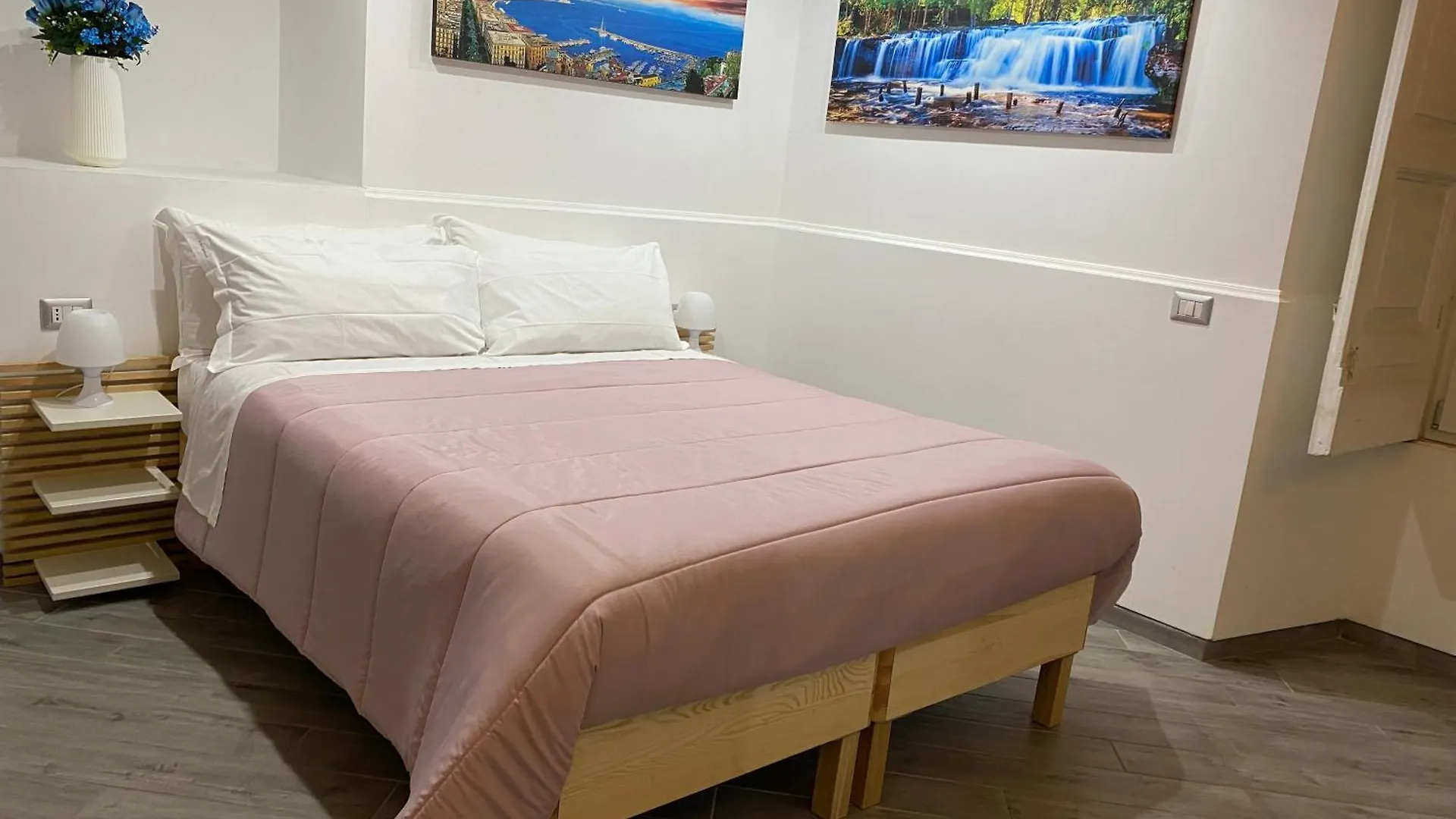 بيت ضيافة Suites Caracciolo نابولي
